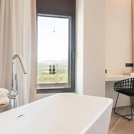 The Olive Retreat Pool Treehouse Sleeps 10 Tragána