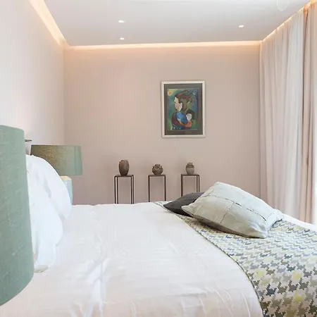 Villa Captivating 5br Pool Close Navarino Golf Tragána