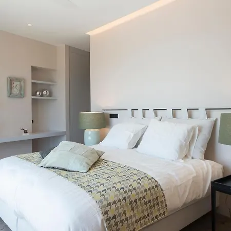 Villa Captivating 5br Pool Close Navarino Golf Tragána