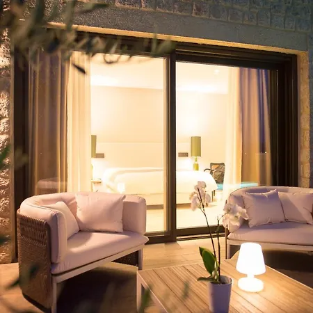 Captivating 5br Pool Close Navarino Golf Villa Tragána