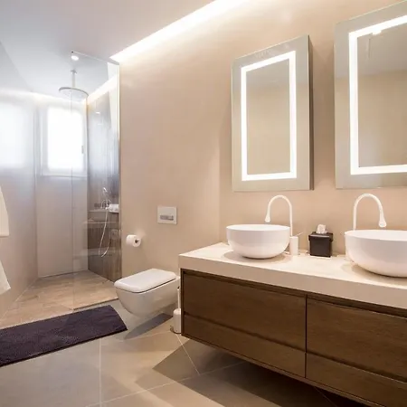 Captivating 5br Pool Close Navarino Golf Tragána