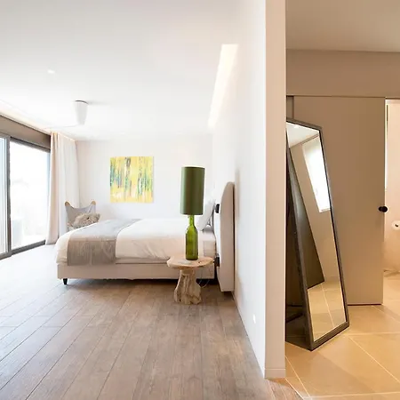 The Olive Retreat Pool Treehouse Sleeps 10 Vila *