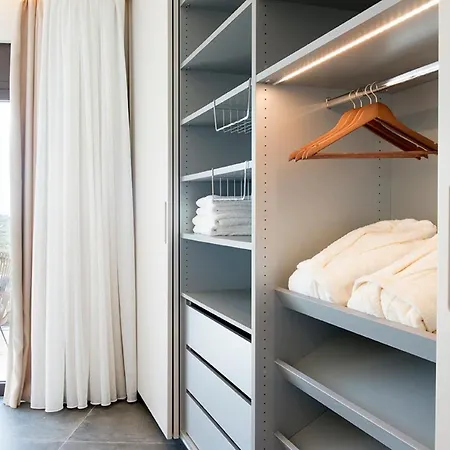 Villa Captivating 5br Pool Close Navarino Golf