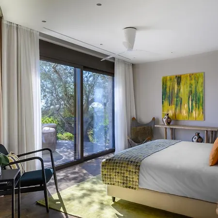 The Olive Retreat Pool Treehouse Sleeps 10 Vila *