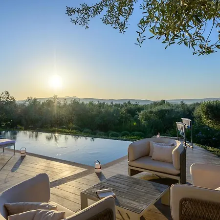 The Olive Retreat Pool Treehouse Sleeps 10 *