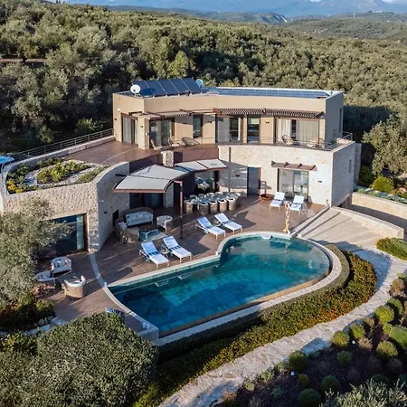 The Olive Retreat Pool Treehouse Sleeps 10 *