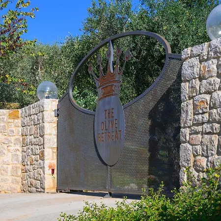 Captivating 5br Pool Close Navarino Golf Tragána