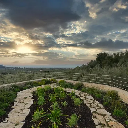 The Olive Retreat Pool Treehouse Sleeps 10 * Tragána