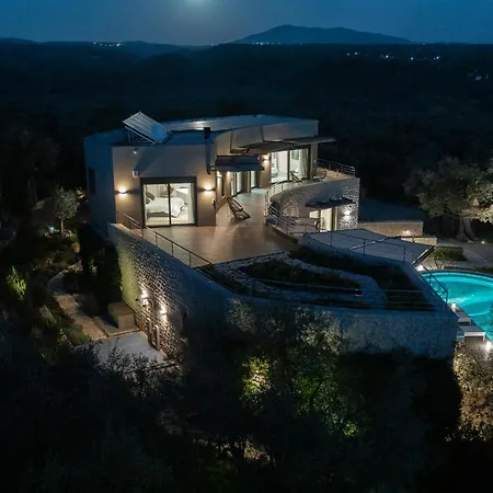 Vila The Olive Retreat Pool Treehouse Sleeps 10 *