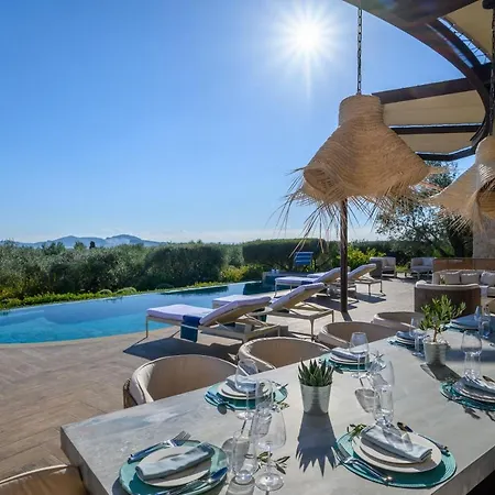 The Olive Retreat Pool Treehouse Sleeps 10 Tragána