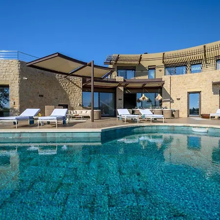Captivating 5br Pool Close Navarino Golf Willa