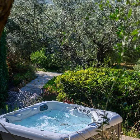 Vila The Olive Retreat Pool Treehouse Sleeps 10 Tragána
