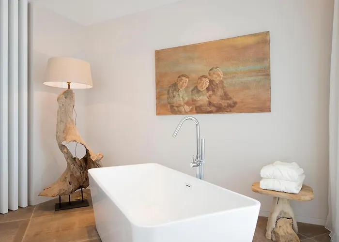 빌라 Captivating 5br Pool Close Navarino Golf Tragána