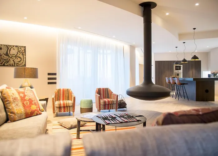 Captivating 5br Pool Close Navarino Golf Villa