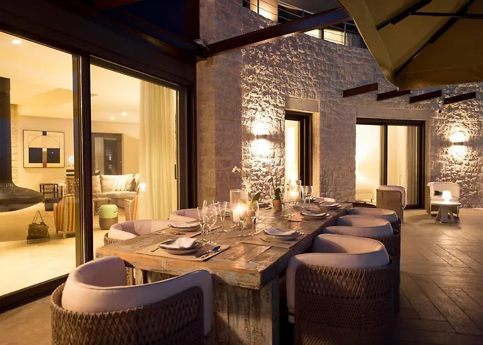 Captivating 5br Pool Close Navarino Golf