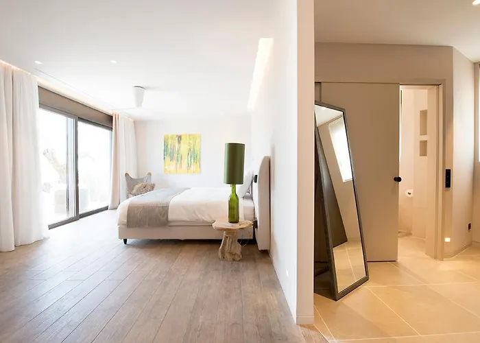 Captivating 5br Pool Close Navarino Golf Villa *