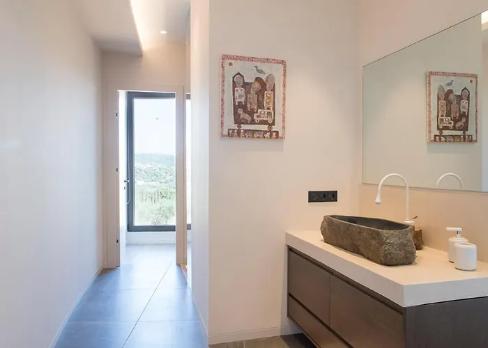 빌라 Captivating 5br Pool Close Navarino Golf Tragána