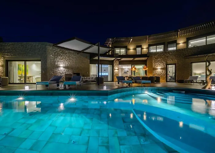 Captivating 5br Pool Close Navarino Golf