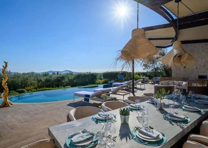 Captivating 5br Pool Close Navarino Golf Tragána