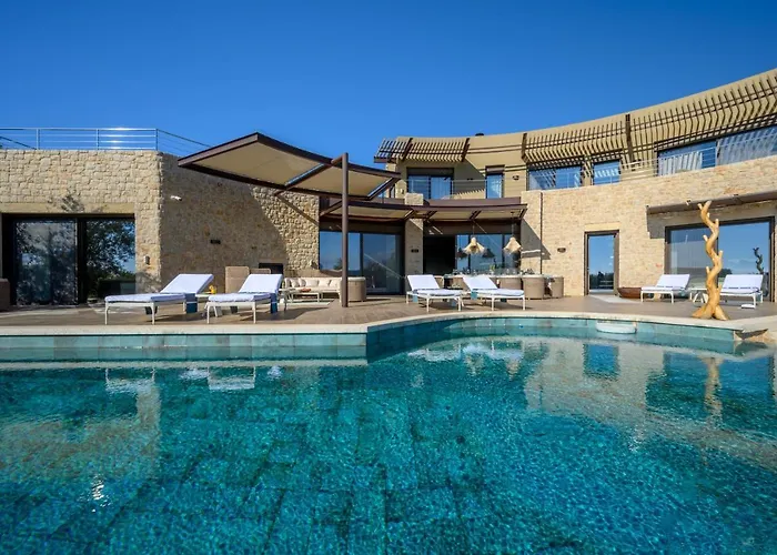 Captivating 5br Pool Close Navarino Golf 빌라