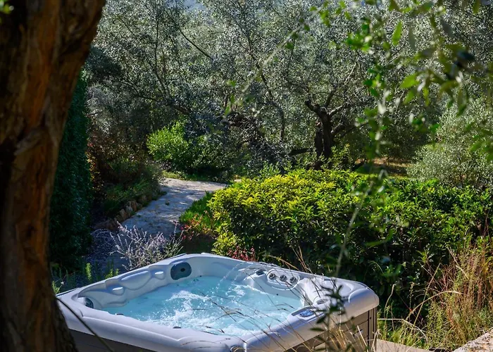 빌라 Captivating 5br Pool Close Navarino Golf Tragána